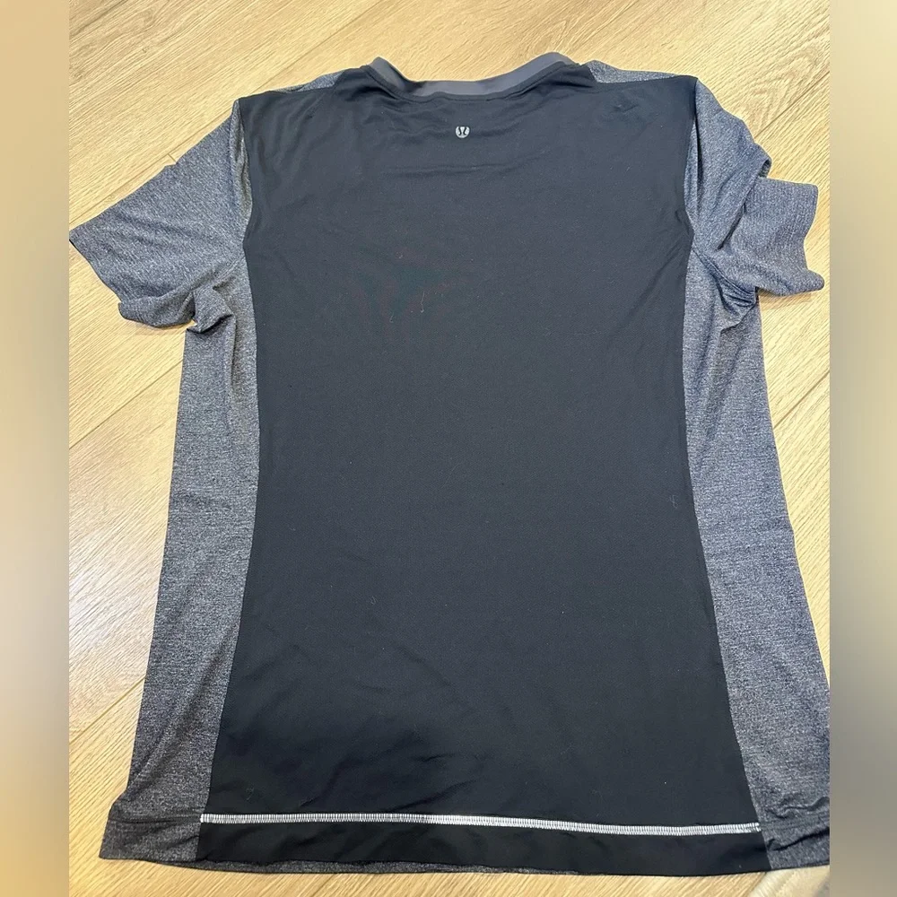 Lululemon Men's Gray Running T shirt ptp 20 - Picture 2 of 5